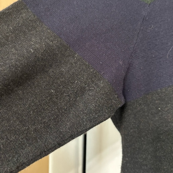 H&M color block turtle neck sweater - Picture 3 of 4